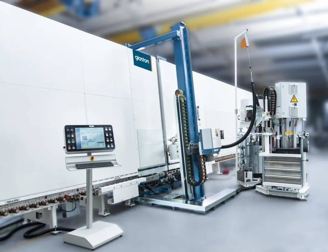 原創(chuàng)策馬煥新家?匠筑中國年｜沃倫門窗車曉娜：產(chǎn)品與服務(wù)賦能新增長，匠造高品質(zhì)門窗標(biāo)桿