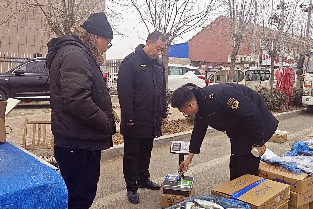 無棣縣水灣市場(chǎng)監(jiān)管所開展春節(jié)前農(nóng)村集貿(mào)市場(chǎng)電子計(jì)價(jià)秤檢定檢查