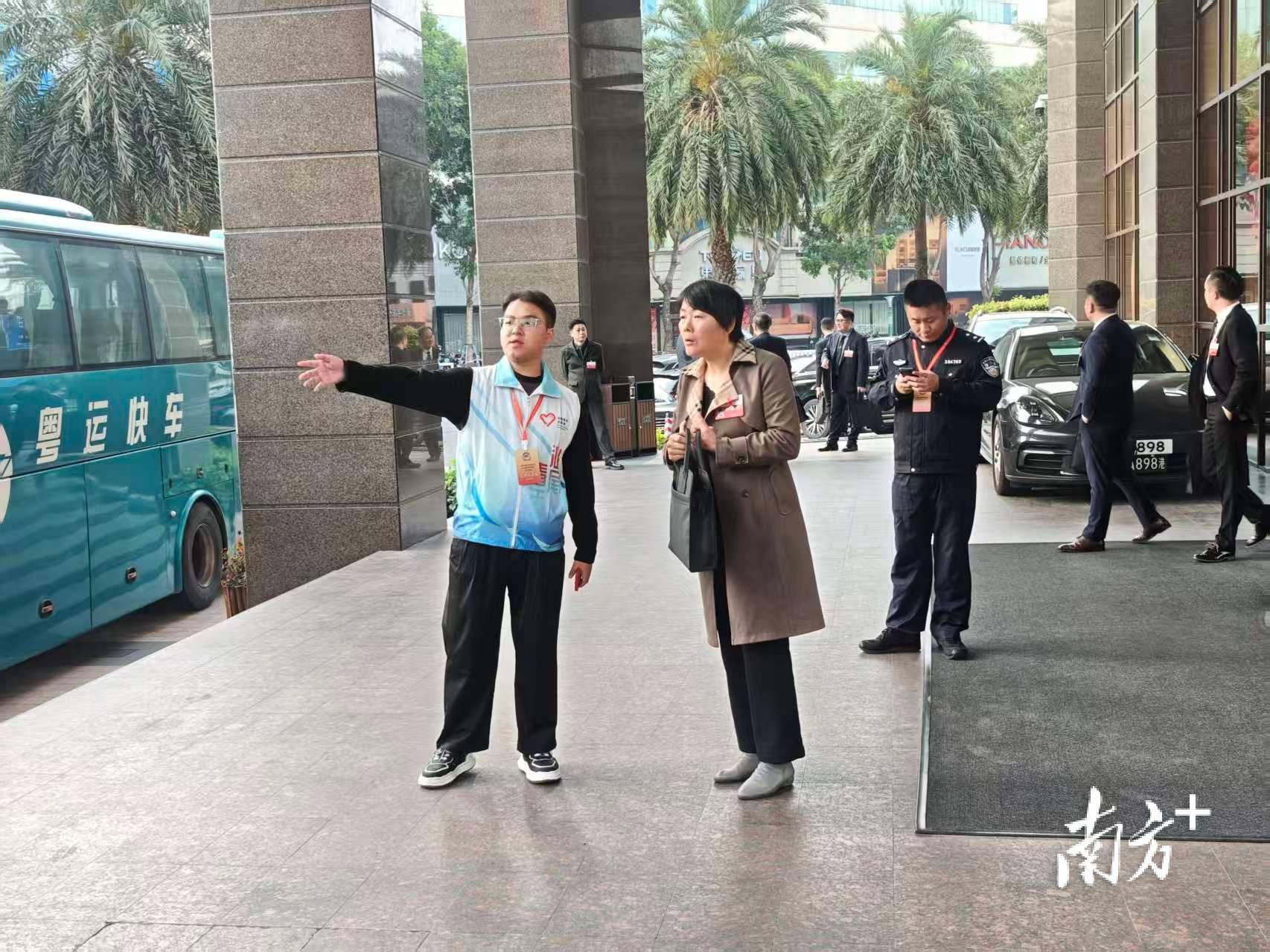 大學(xué)生“志愿藍(lán)”閃耀2026年汕尾市兩會(huì)