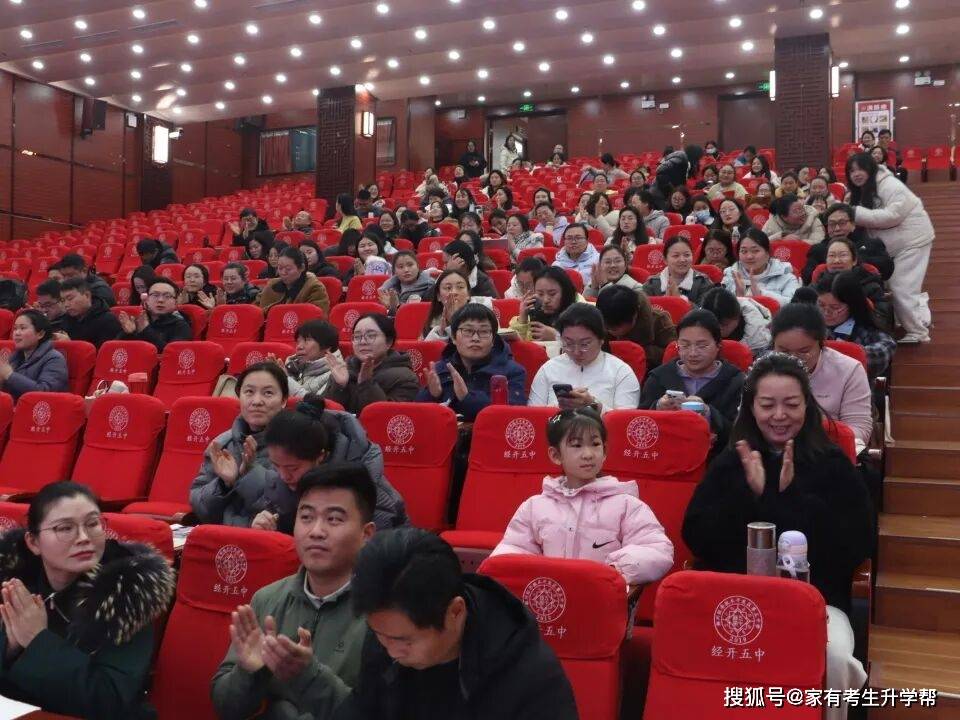 鄭州經(jīng)濟(jì)技術(shù)開發(fā)區(qū)八一中學(xué)教研科研，深耕課堂改革，賦能師生成長