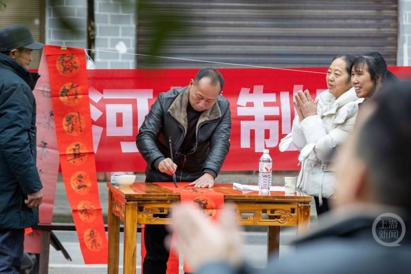 年味滿鄉(xiāng)間 “文藝快遞”新春進(jìn)基層