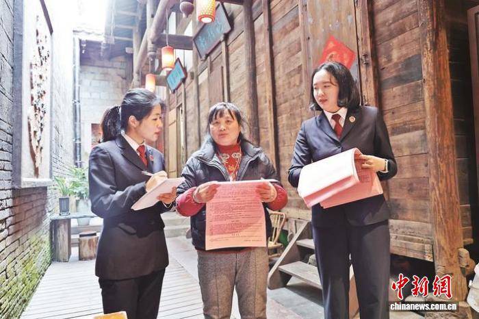福建泰寧：“法律繡娘”穿針引線 織就千年古城守護(hù)網(wǎng)
