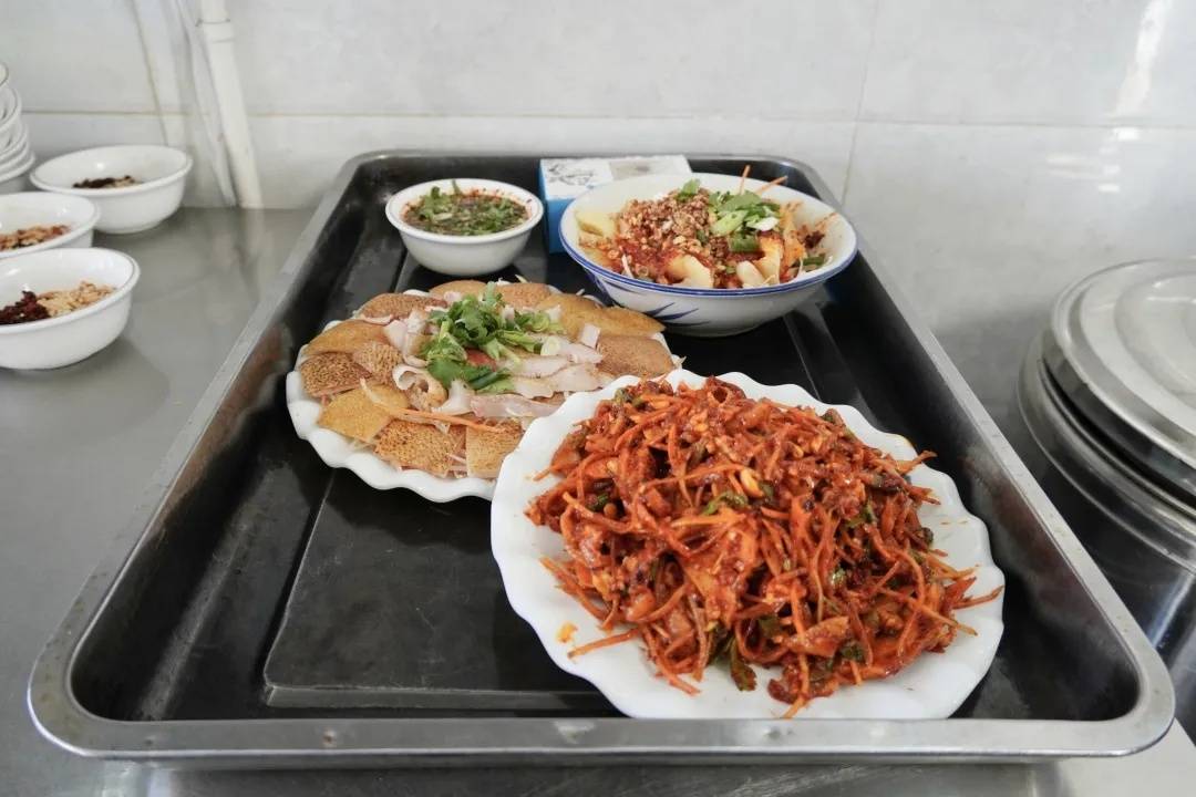 新春走基層｜大理觀音塘美食一條街：市井煙火里的白族風(fēng)味