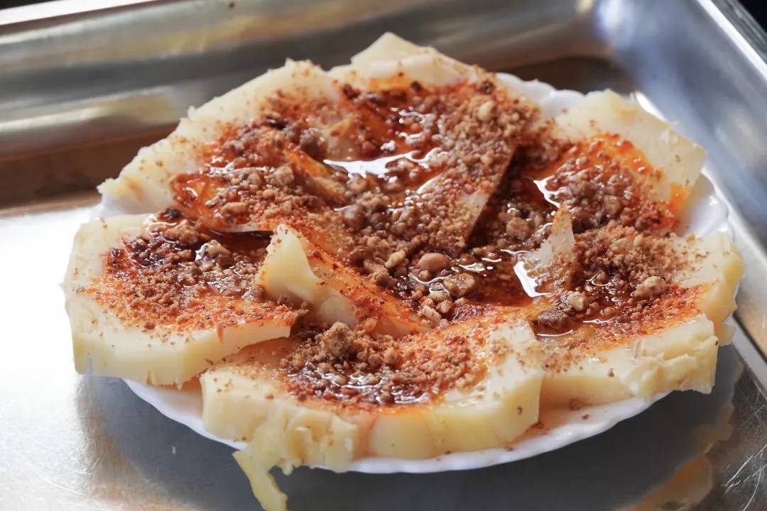 新春走基層｜大理觀音塘美食一條街：市井煙火里的白族風(fēng)味