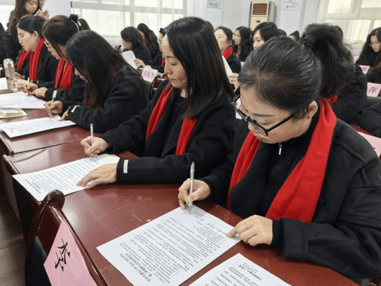 錨定目標(biāo)勇奮進(jìn) 同心耕耘綻芳華——忻州市康樂小學(xué)舉行2025—2026學(xué)年第一學(xué)期期末教育教學(xué)工作總結(jié)大會