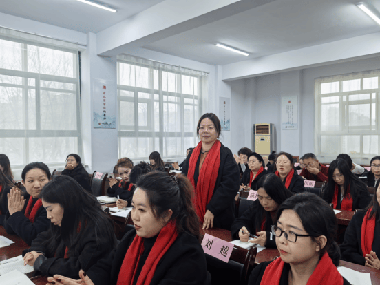 錨定目標(biāo)勇奮進(jìn) 同心耕耘綻芳華——忻州市康樂小學(xué)舉行2025—2026學(xué)年第一學(xué)期期末教育教學(xué)工作總結(jié)大會