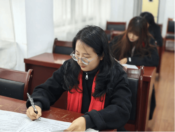 錨定目標(biāo)勇奮進(jìn) 同心耕耘綻芳華——忻州市康樂小學(xué)舉行2025—2026學(xué)年第一學(xué)期期末教育教學(xué)工作總結(jié)大會