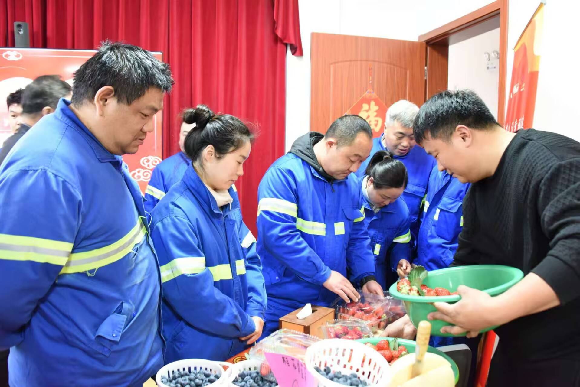 新春慰問“城市美容師”徐匯區(qū)總工會(huì)開展暖心活動(dòng)關(guān)愛留滬環(huán)衛(wèi)工