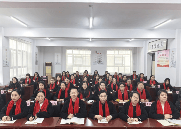 錨定目標(biāo)勇奮進(jìn) 同心耕耘綻芳華——忻州市康樂小學(xué)舉行2025—2026學(xué)年第一學(xué)期期末教育教學(xué)工作總結(jié)大會