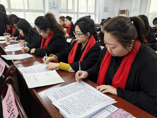 錨定目標(biāo)勇奮進(jìn) 同心耕耘綻芳華——忻州市康樂小學(xué)舉行2025—2026學(xué)年第一學(xué)期期末教育教學(xué)工作總結(jié)大會