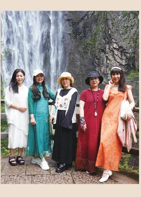 《詩(shī)歌風(fēng)賞·飛瀑流泉》（總第31卷）面世