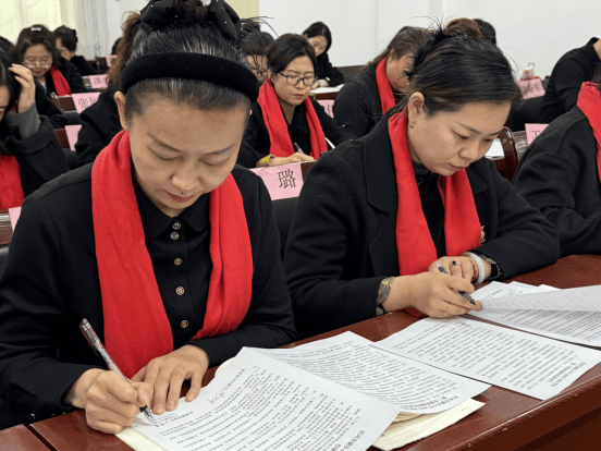 錨定目標(biāo)勇奮進(jìn) 同心耕耘綻芳華——忻州市康樂小學(xué)舉行2025—2026學(xué)年第一學(xué)期期末教育教學(xué)工作總結(jié)大會