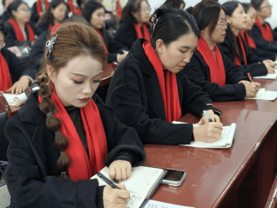 錨定目標(biāo)勇奮進(jìn) 同心耕耘綻芳華——忻州市康樂小學(xué)舉行2025—2026學(xué)年第一學(xué)期期末教育教學(xué)工作總結(jié)大會