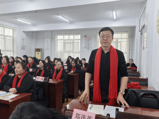 錨定目標(biāo)勇奮進(jìn) 同心耕耘綻芳華——忻州市康樂小學(xué)舉行2025—2026學(xué)年第一學(xué)期期末教育教學(xué)工作總結(jié)大會