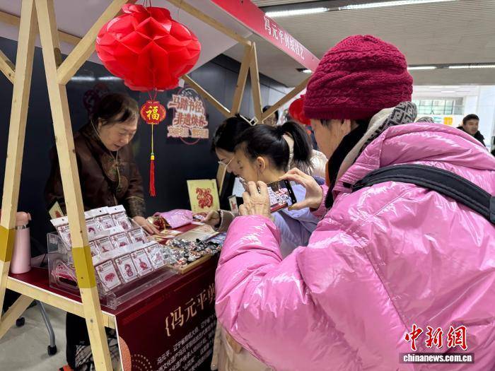 遼寧省圖書(shū)館文化集市開(kāi)市：非遺傳統(tǒng)中感知新春年味