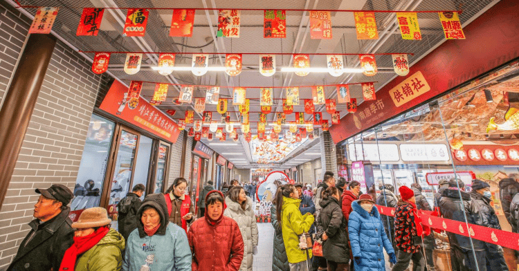 5000余人“打卡”、長三角聯(lián)動，江蘇靖江春節(jié)美食市集火熱“出圈”