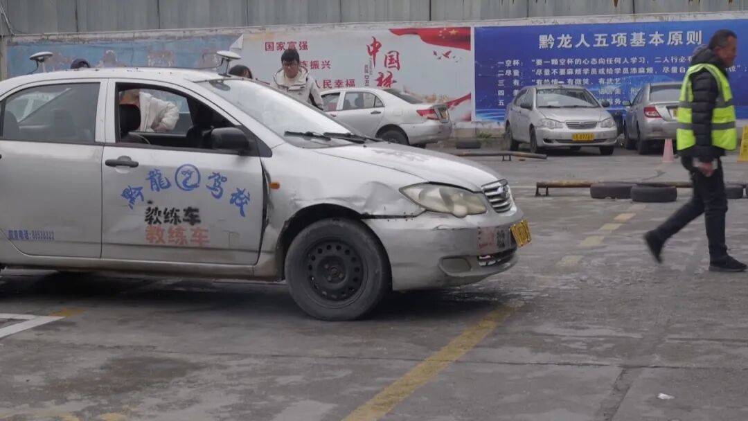 省心變鬧心！貴陽(yáng)男子駕校報(bào)名“省心班”，人到了考場(chǎng)竟被告知沒(méi)交考試費(fèi)？