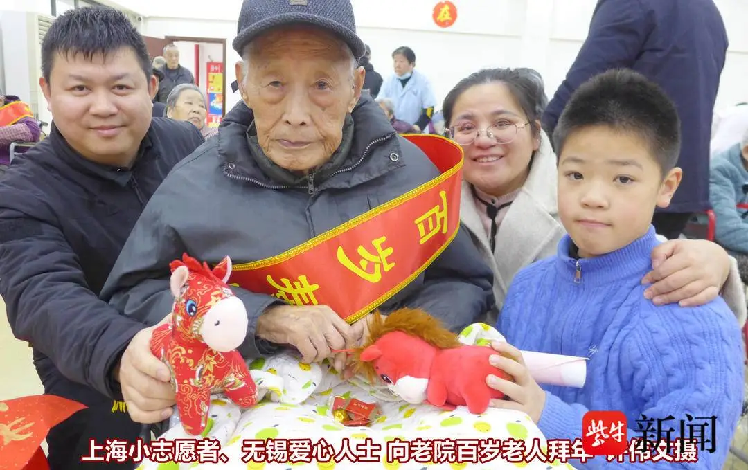 與“馬”相關(guān)的歌舞、詩(shī)歌輪番上演……一份新春祝福送到無(wú)錫老人身邊