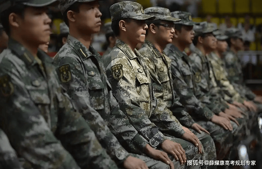 考上大學去當兵還是上完大學去當兵？