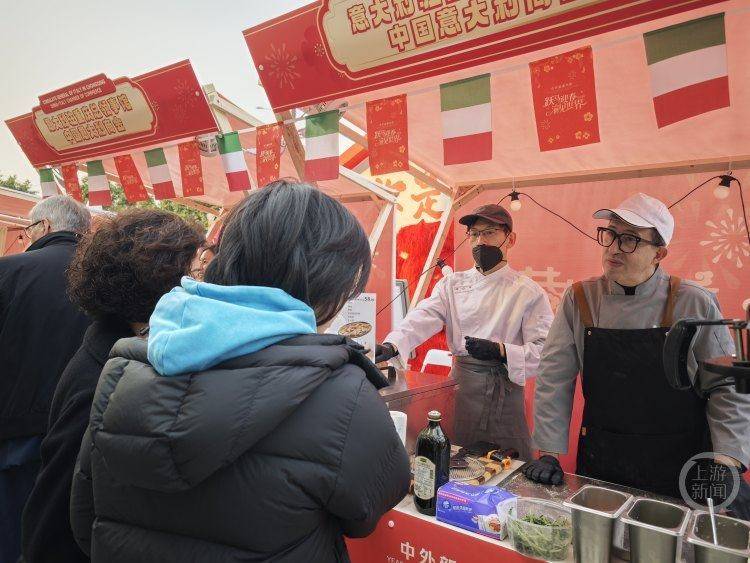 來(lái)中外新春市集 足不出“渝”品嘗世界各地美食