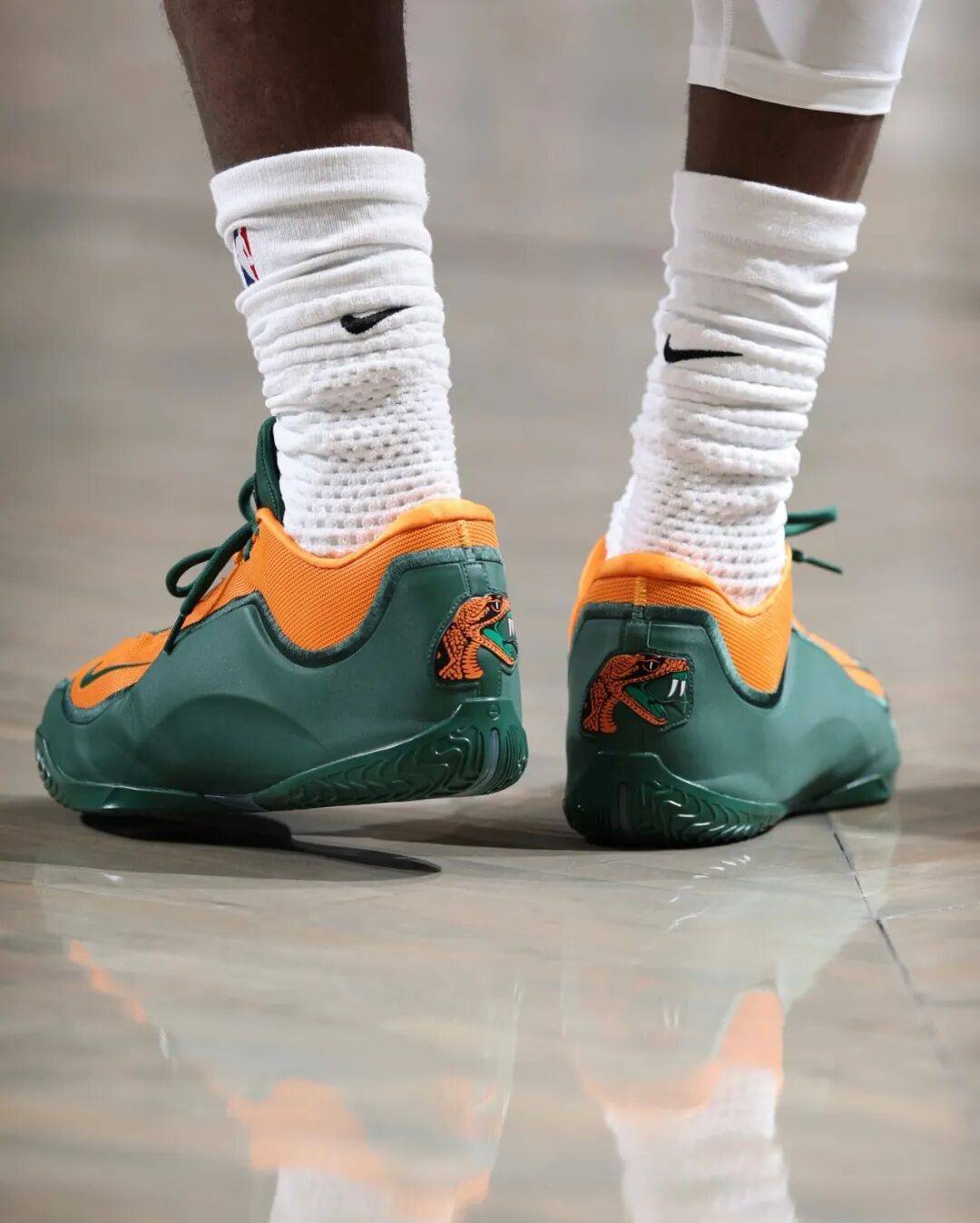 詹姆斯上腳各種大學(xué)PE LeBron 23！沒(méi)上過(guò)大學(xué)，但大學(xué)配色的鞋不少！