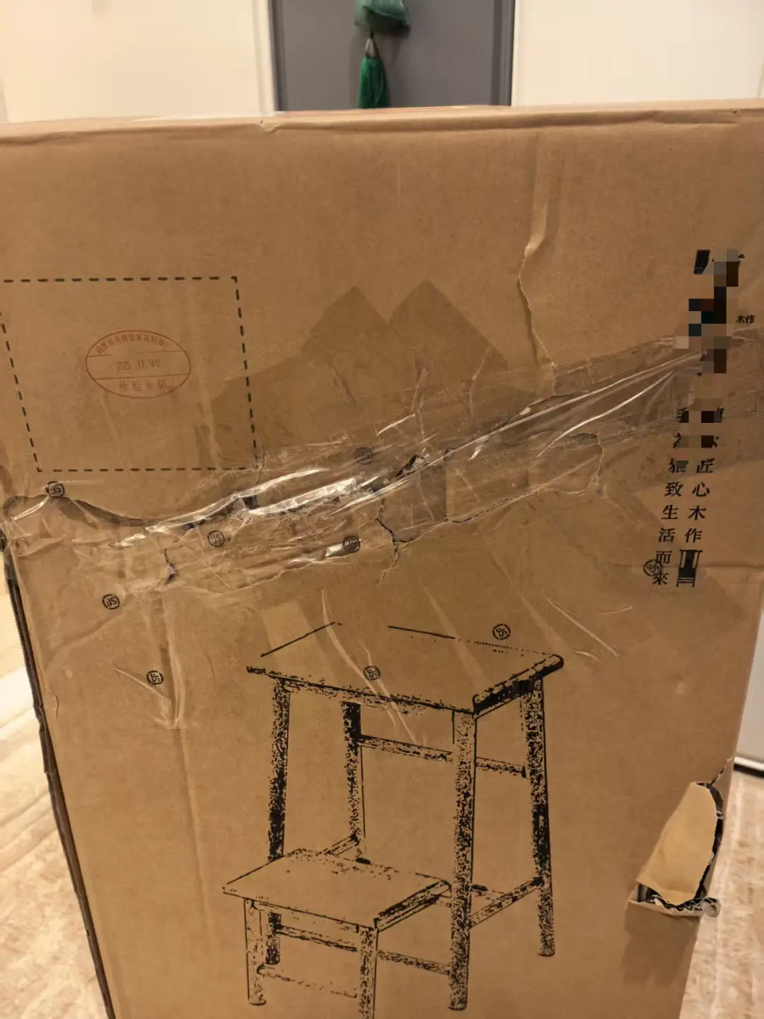 小心！你的快遞可能“藏金夾銀”！湖北男子拆快遞，椅子里竟“長”出40萬銀板