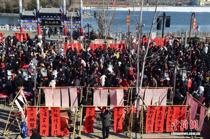 百名書法家滄州南川老街寫春聯(lián)慶新春