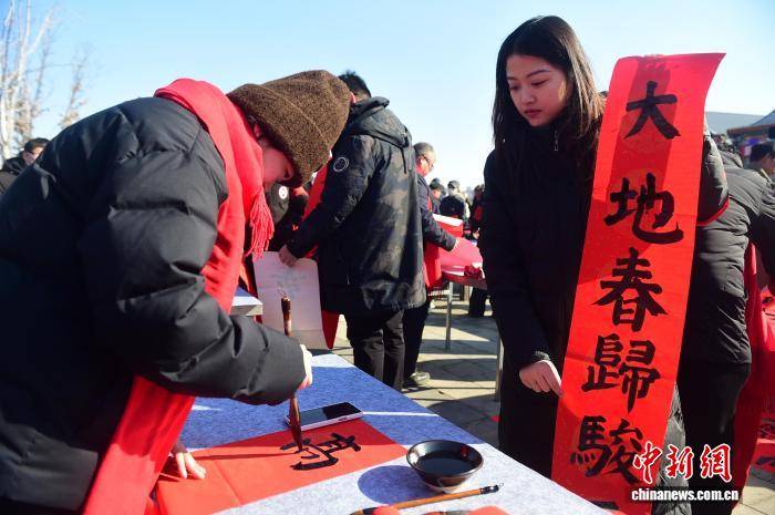 百名書法家滄州南川老街寫春聯(lián)慶新春