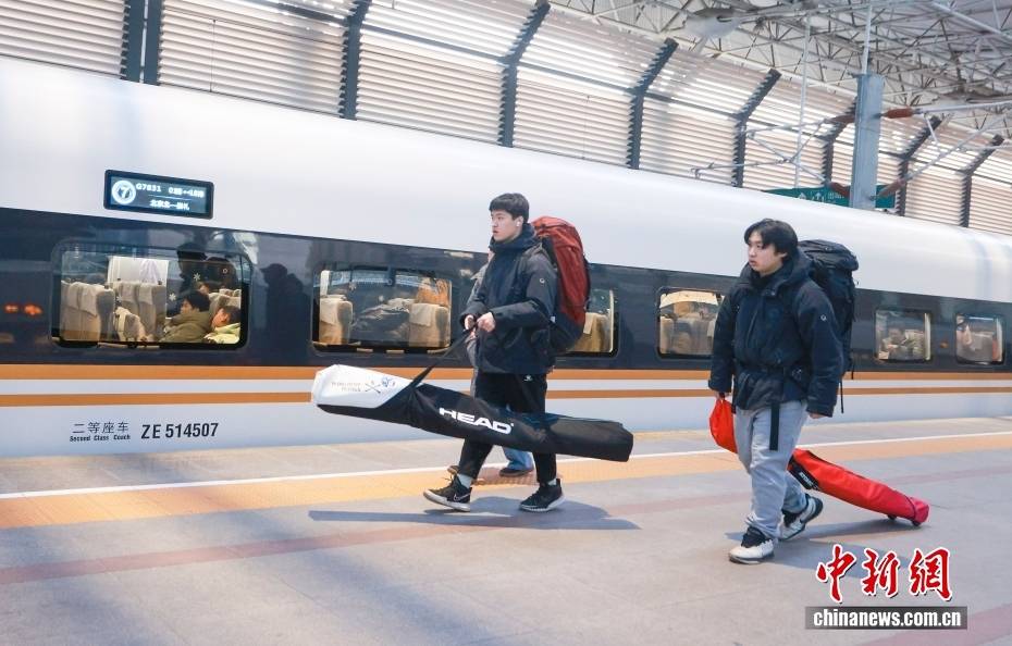 （新春見聞）京張高鐵成為冰雪旅游“黃金通道”