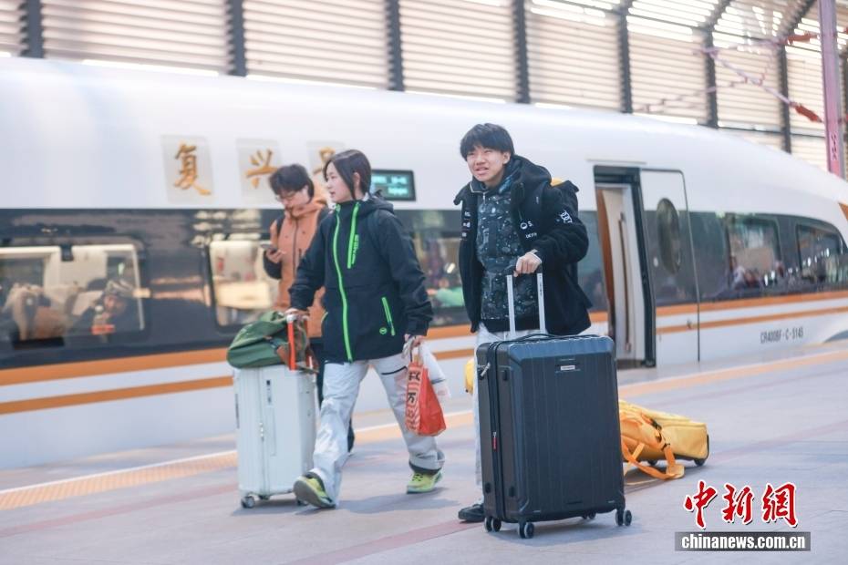 （新春見聞）京張高鐵成為冰雪旅游“黃金通道”