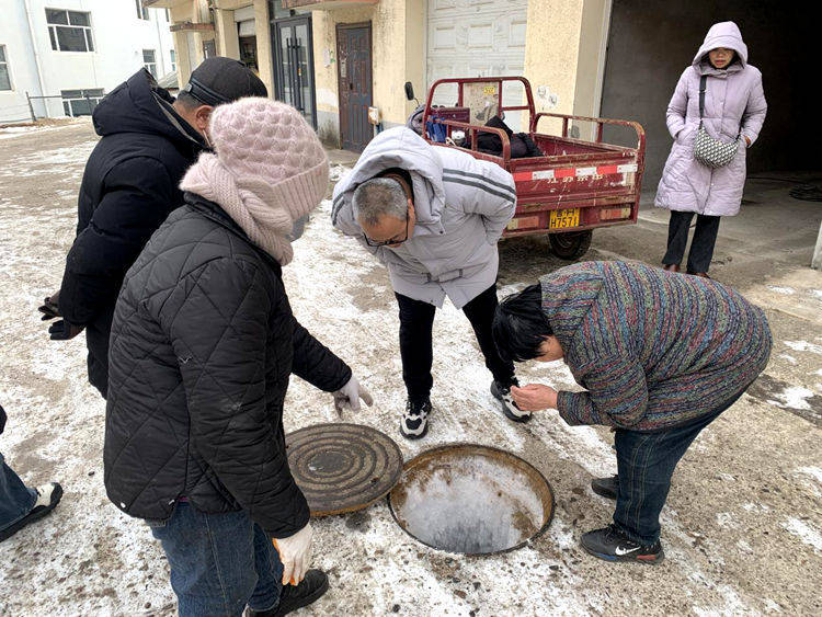 安圖縣進(jìn)學(xué)社區(qū)快速響應(yīng)解民憂 疏通下水道暖民心