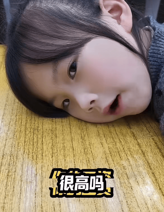 原創(chuàng)離春節(jié)還剩21天，廣東8歲女孩闖大禍，拆快遞氣哭，網(wǎng)友卻笑出淚