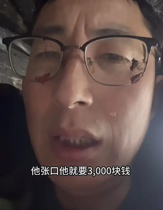 原創(chuàng)離春節(jié)還剩21天，廣東8歲女孩闖大禍，拆快遞氣哭，網(wǎng)友卻笑出淚