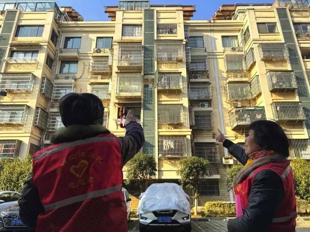 “窗簾行動(dòng)”，讓獨(dú)居老人“被看見(jiàn)” | 新京報(bào)快評(píng)