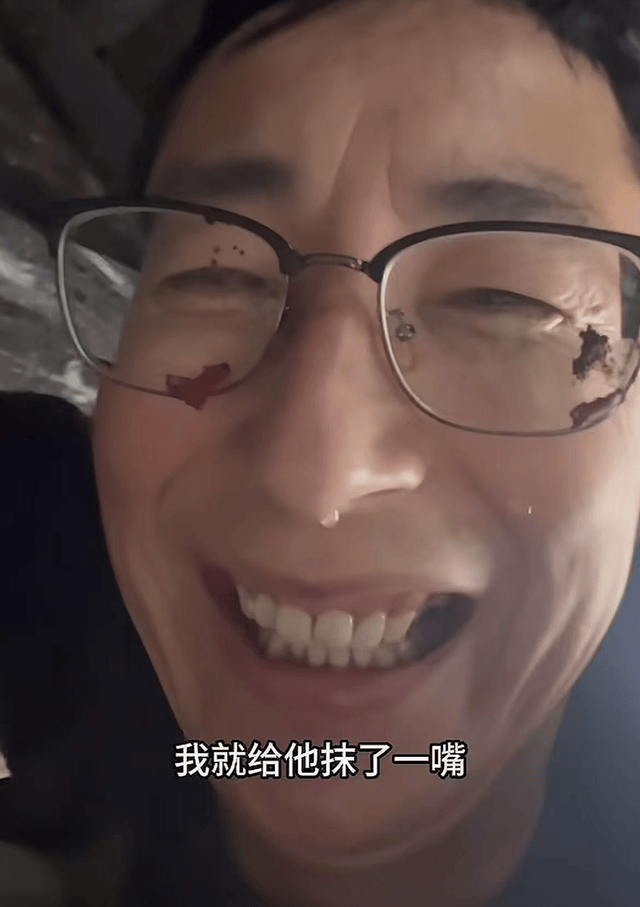 原創(chuàng)離春節(jié)還剩21天，廣東8歲女孩闖大禍，拆快遞氣哭，網(wǎng)友卻笑出淚