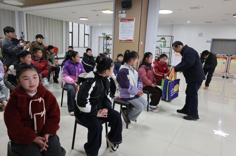 肥西縣豐樂鎮(zhèn)：“點亮閱讀微心愿”圖書漂流活動走進河灣社區(qū)農(nóng)家書屋