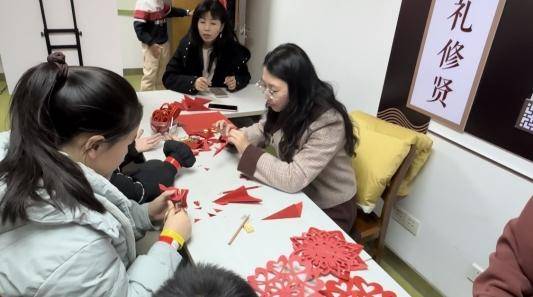 圖書館里過(guò)大年丨嶗山區(qū)圖書館“山海年味·書香市集”迎新春年俗文化市集熱鬧開市