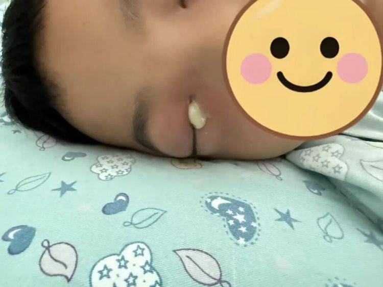 深圳一男童出國(guó)旅游，突發(fā)罕見(jiàn)病！一家緊急回國(guó)