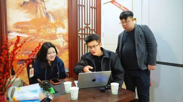 春天集團(tuán)斬獲抖音生活服務(wù)“2025年度門窗類目甄選品牌”