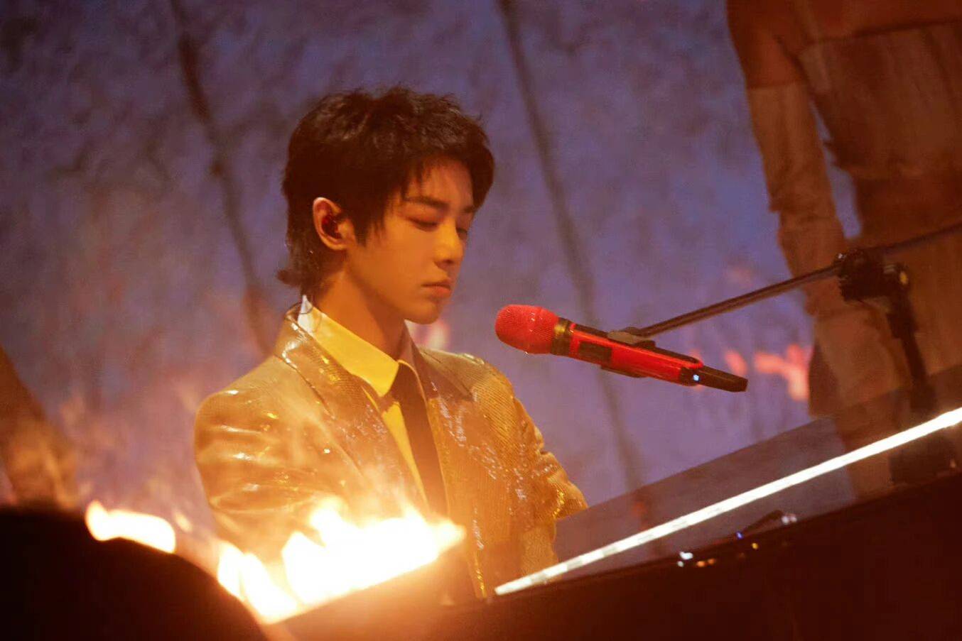 手機(jī)報(bào)·早報(bào)丨春節(jié)爆單！機(jī)器人租賃火了；河南多家景區(qū)官宣春節(jié)優(yōu)惠政策