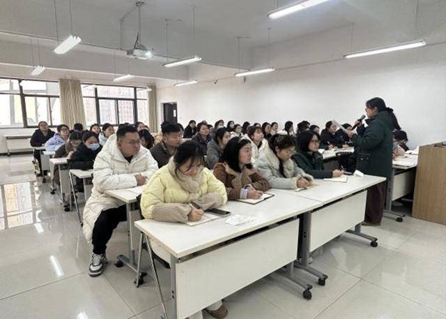 以成長赴新程，以微光暖教育！長江西路小學(xué)共書教育新篇