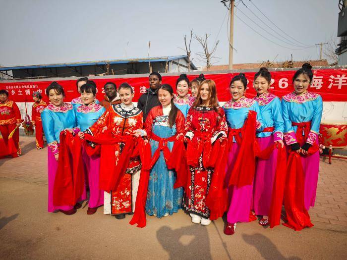 多國留學(xué)生體驗(yàn)濰坊濱海區(qū)“海洋大集” 沉浸式感受“中國年味”