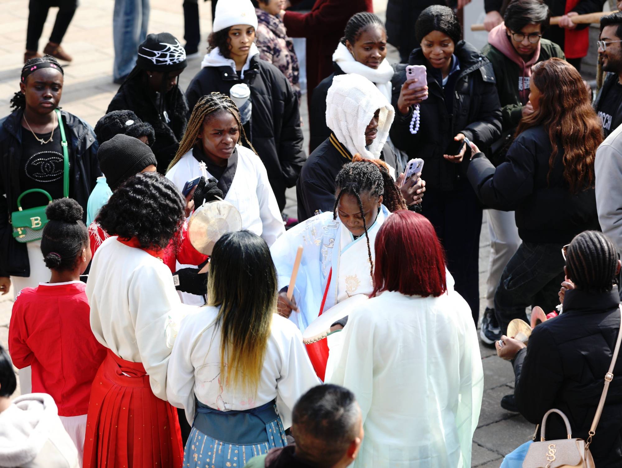 江西分宜：外國(guó)留學(xué)生體驗(yàn)民俗感受年味