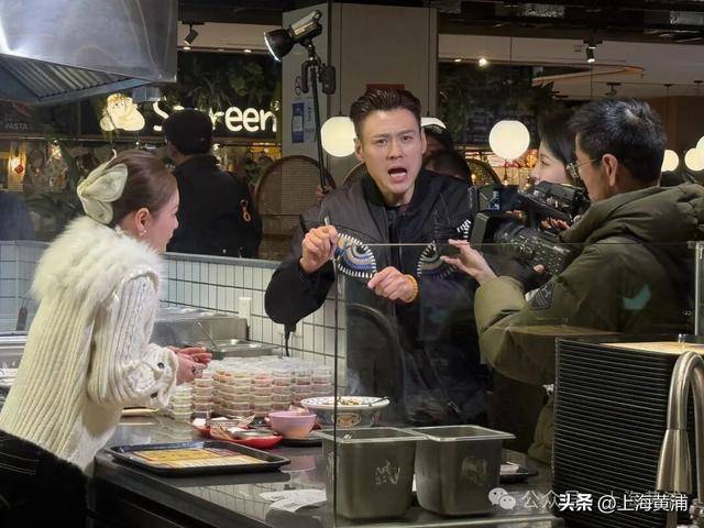 煙火暖城聚風味，黃浦環(huán)球美食直播啟幕