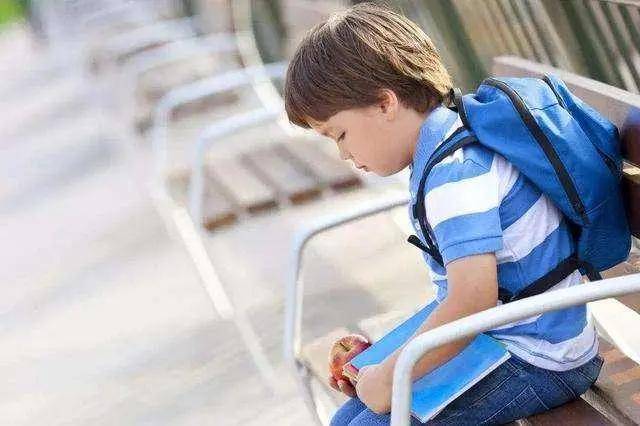 原創(chuàng)好的教育，父母會一邊示弱，一邊提供情緒價值