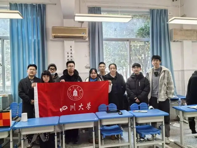 我為我的大學(xué)代言丨四川大學(xué)學(xué)子回高中母校分享大學(xué)生活