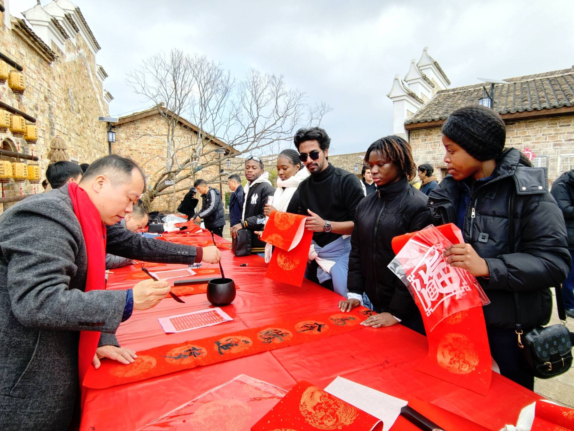 江西分宜：外國(guó)留學(xué)生體驗(yàn)民俗感受年味