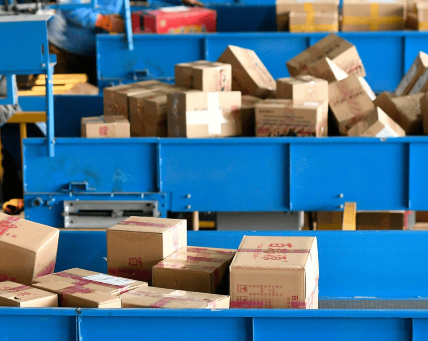 春節(jié)快遞不停運(yùn) 多家快遞公司出面辟謠