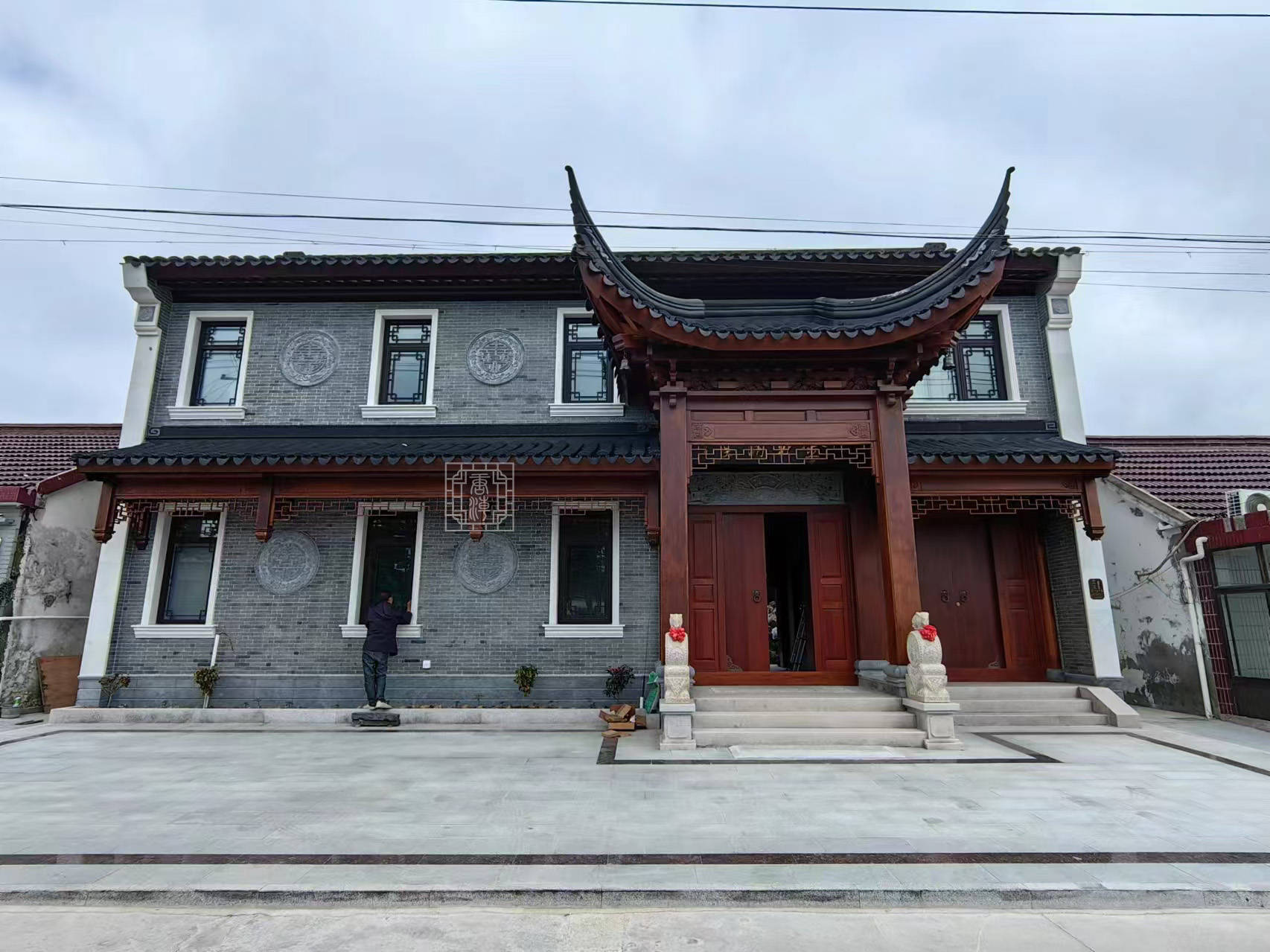 探討靠譜的仿唐宋門窗、仿古門窗定制廠家，價(jià)格一般多少錢？