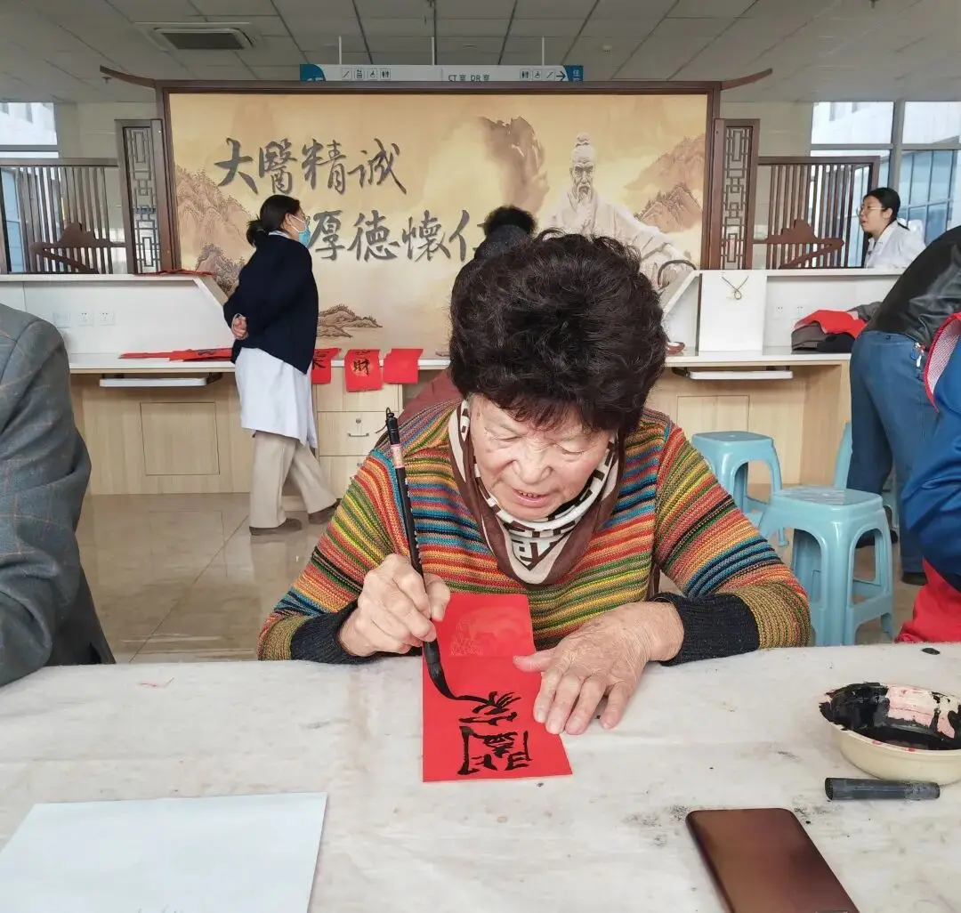 原創(chuàng)懷來老年大學與縣中醫(yī)醫(yī)院舉辦新春健康文化聯(lián)誼活動